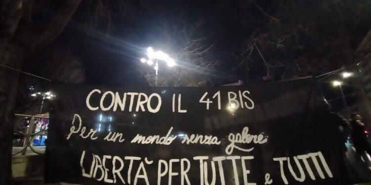 Esposto striscione 'Contro il 41bis - Libertà per tutti e tutte'