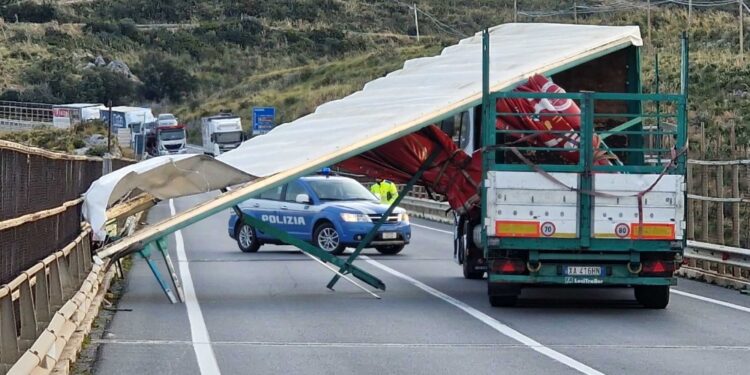 Incidente su viadotto nel Cosentino