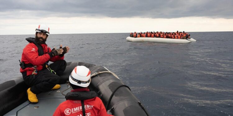 Tra loro 28 minori soli. Il racconto di 'un viaggio di due anni'