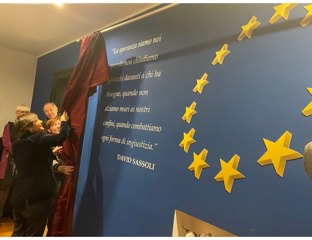 Murales in sede Pd Trieste ricorda David Sassoli