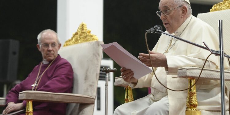 "Benedico in modo speciale tutte le donne del Paese"