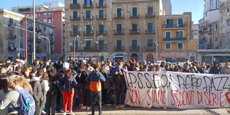 Sit-in contro il mancato funzionamento dei riscaldamenti