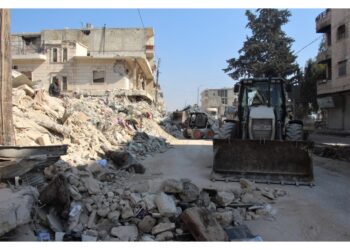 Attraverso il valico di frontiera di Bab al-Hawa