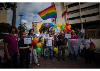 Manifestazione davanti alla sede della Corte suprema a Caracas