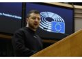 Michel lo saluta 'benvenuto a casa'. Standing ovation Bruxelles