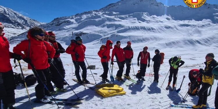 Ricerca travolti da valanga, l’esercitazione del Soccorso alpino e speleologico