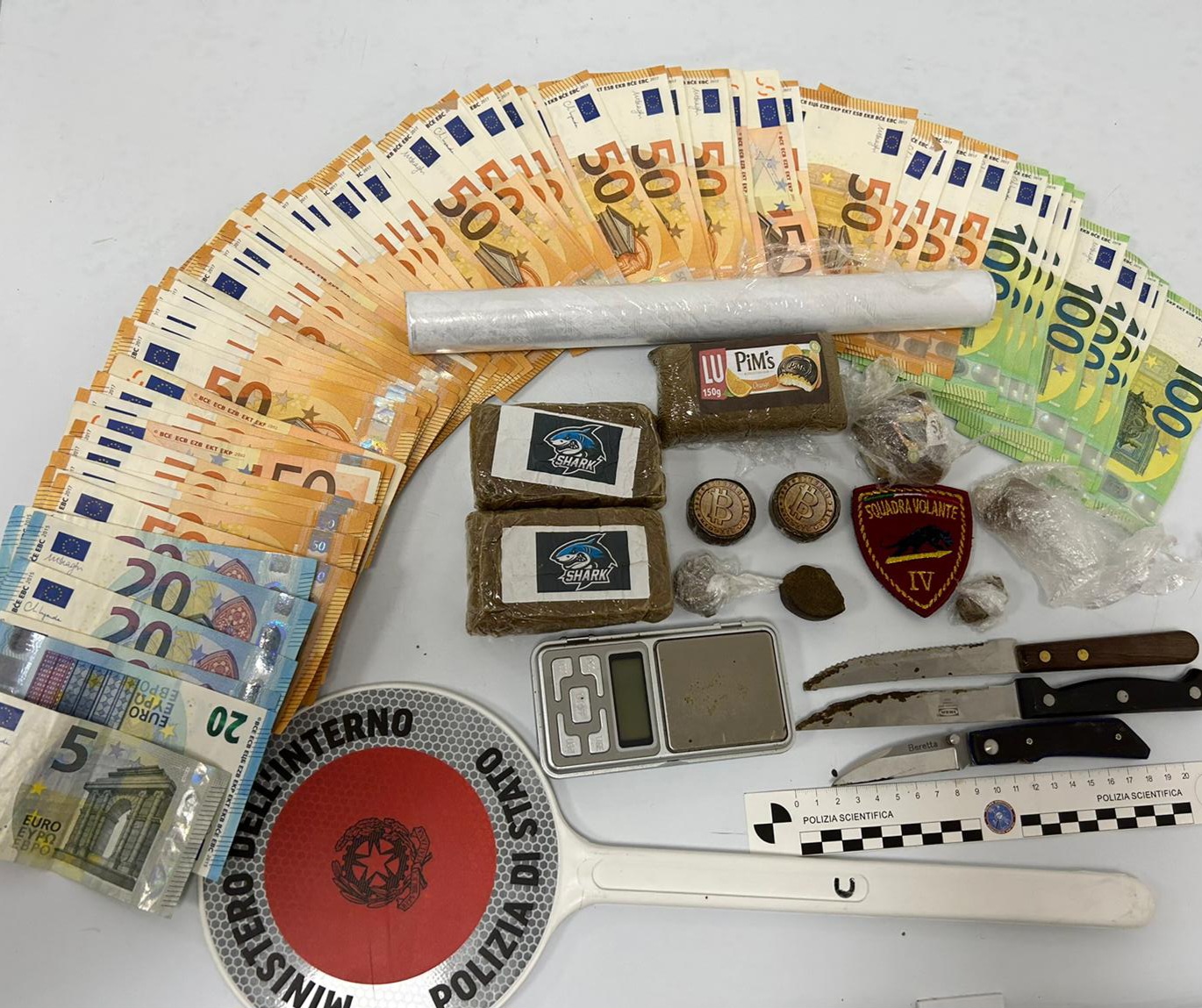 Spaccio di droga ai coetanei a Como, fermato 17enne. Hashish nascosto in un passeggino