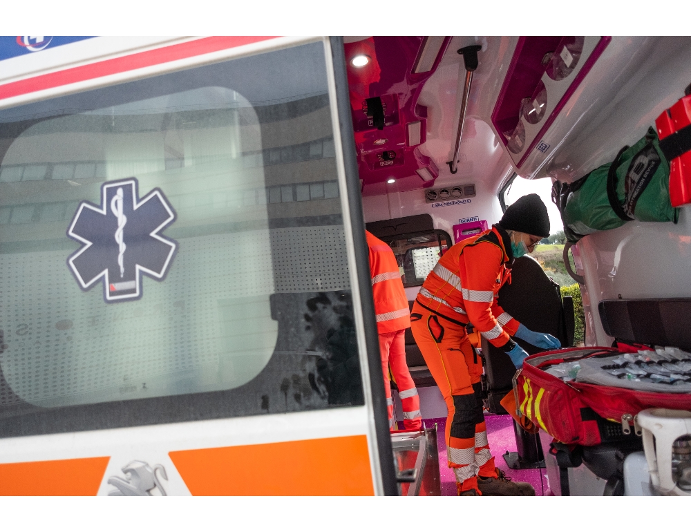 Accoltellato in strada muore in ospedale