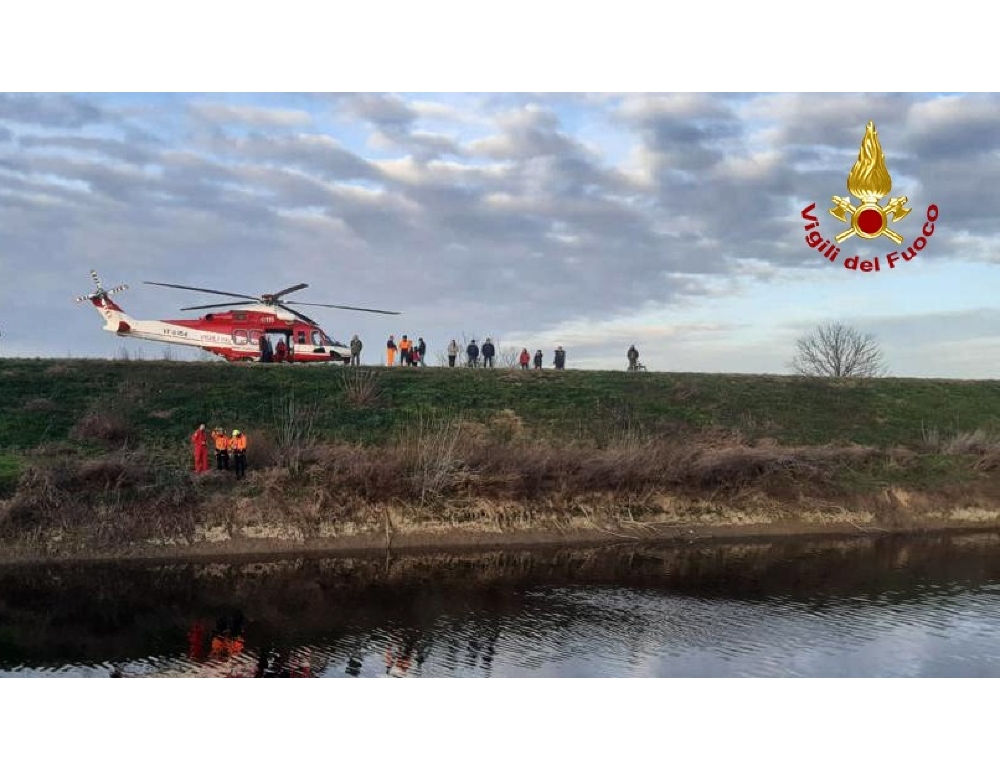 Auto in canale nel Padovano, si cercano due persone