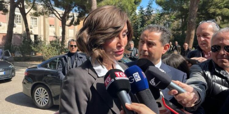 La ministra a Cagliari: 'dagli errori si impara'