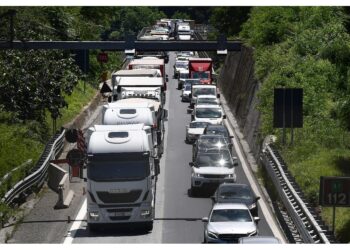 Lunghe fino a 10 km. Automezzi bloccati tra Rapallo e Chiavari