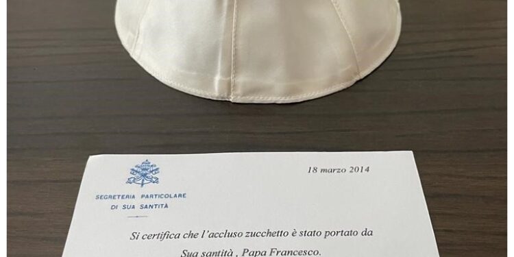 Un 37enne di Torino vendeva online dalla papalina ai vinili