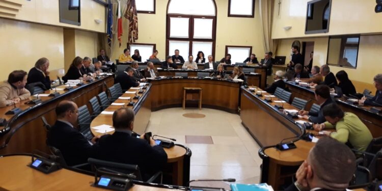 Episodio sarebbe avvenuto ieri fuori dall'Aula