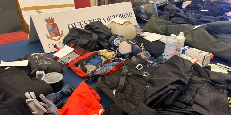 Sono 28 i fogli di via per manifestanti da altre province