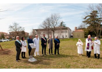 Cerimonia nel giardino di Malattie Infettive