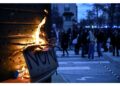 La polizia insegue i manifestanti in diversi quartieri Parigi