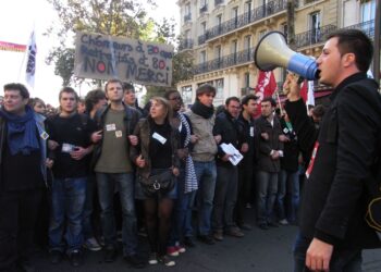 I sindacati contro il 'disprezzo' di Macron. A Parigi a Bastille