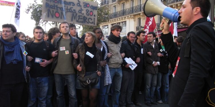 I sindacati contro il 'disprezzo' di Macron. A Parigi a Bastille