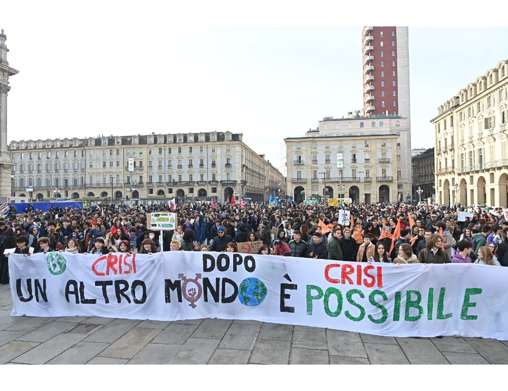 Friday’s for future in piazza a Torino, giovani e bambini