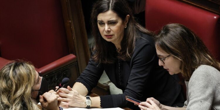 Stop a baci e abbracci indesiderati