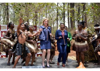 La figlia del Presidente ha visitato un teatro-museo di Nairobi