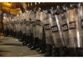 Proteste e scontri sono continuati durante la notte