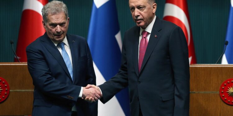 Presidente finlandese Niinisto vede leader turco ad Ankara