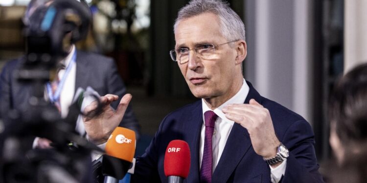 Stoltenberg si congratula con il presidente finlandese Niinisto