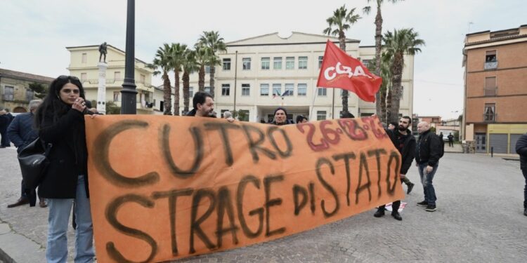 'Gestiscono potere e commettono crimini'