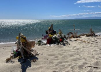 Corpo avvistato in mare tra Le Castella e Capo Rizzuto