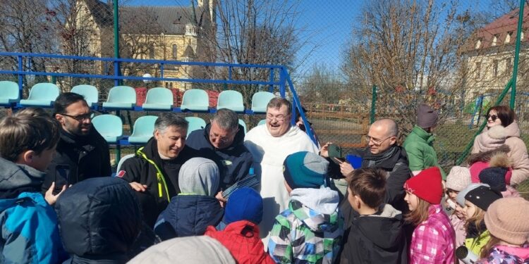 Gli auguri a Francesco dalla missione di pace a Kiev