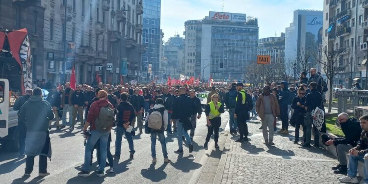 In testa antagonisti della rete antifascista 'Dax resiste'