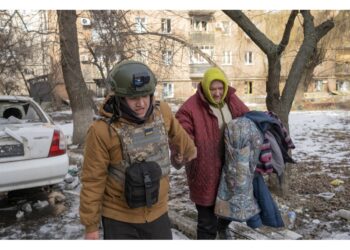 'Decine di migliaia di ucraini resistono accanitamente'
