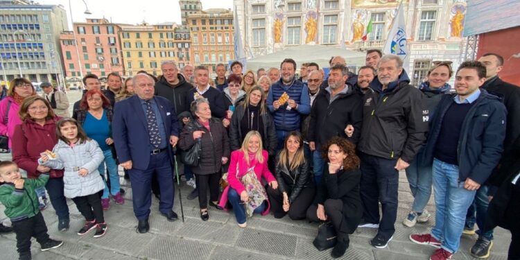 Ministro visita gazebo Lega al Porto Antico di Genova