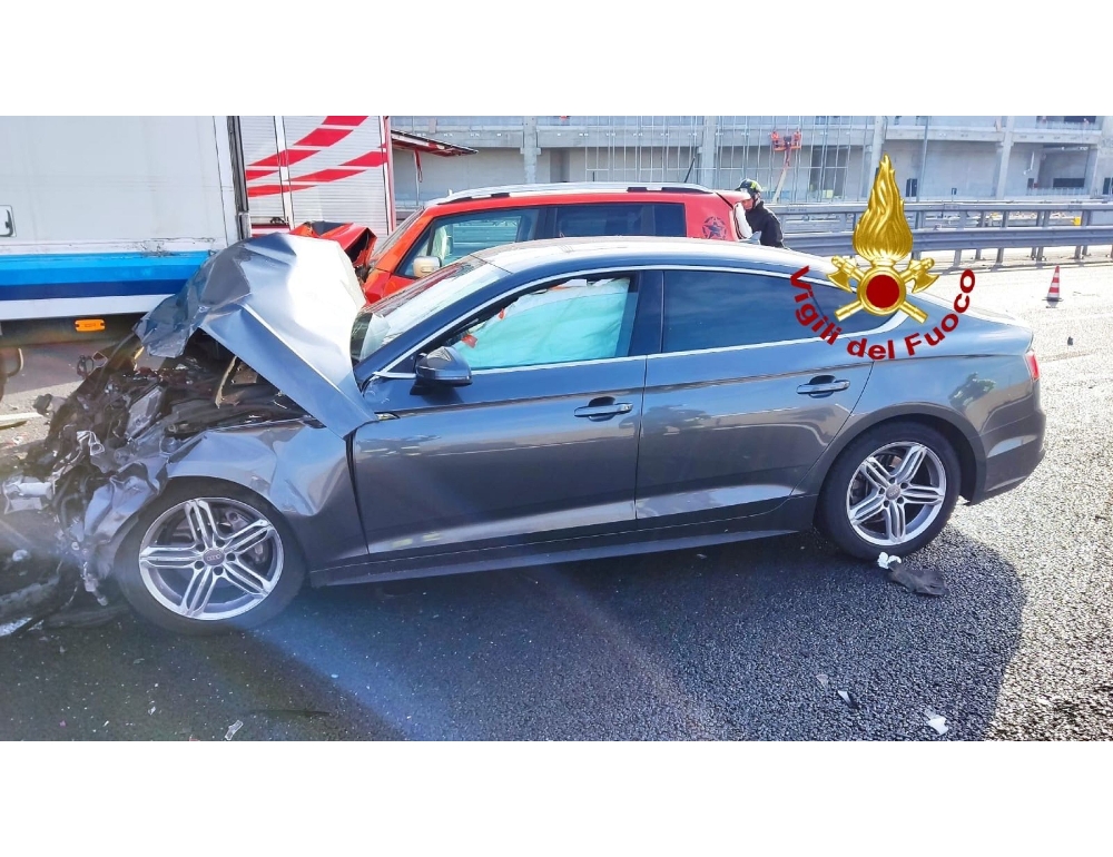 Schianto lungo A4 nel Milanese, due morti e quattro feriti