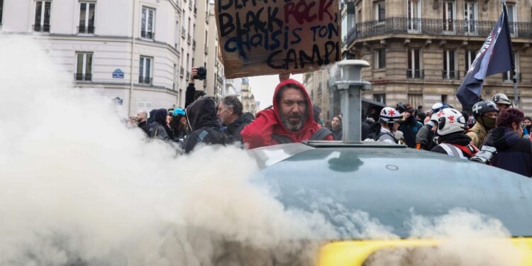 Almeno 5 feriti a manifestazione ecologista in Francia