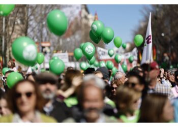 Vox chiama a raccolta 500 associazioni pro-vita