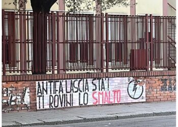 "Da giorni la scuola viene vandalizzata anche con foto del Duce"