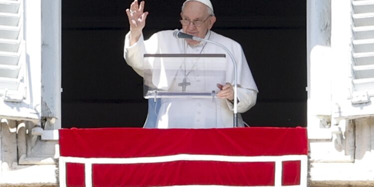 La preghiera di Francesco all'Angelus