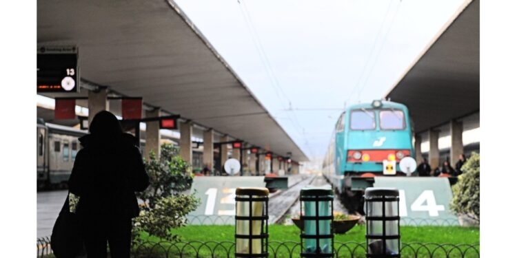 Intervento delle forze dell'ordine in zona stazione Fs Cascine