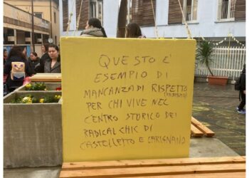 Inaugurato ieri nel centro storico.Scritte contro 'radical chic'