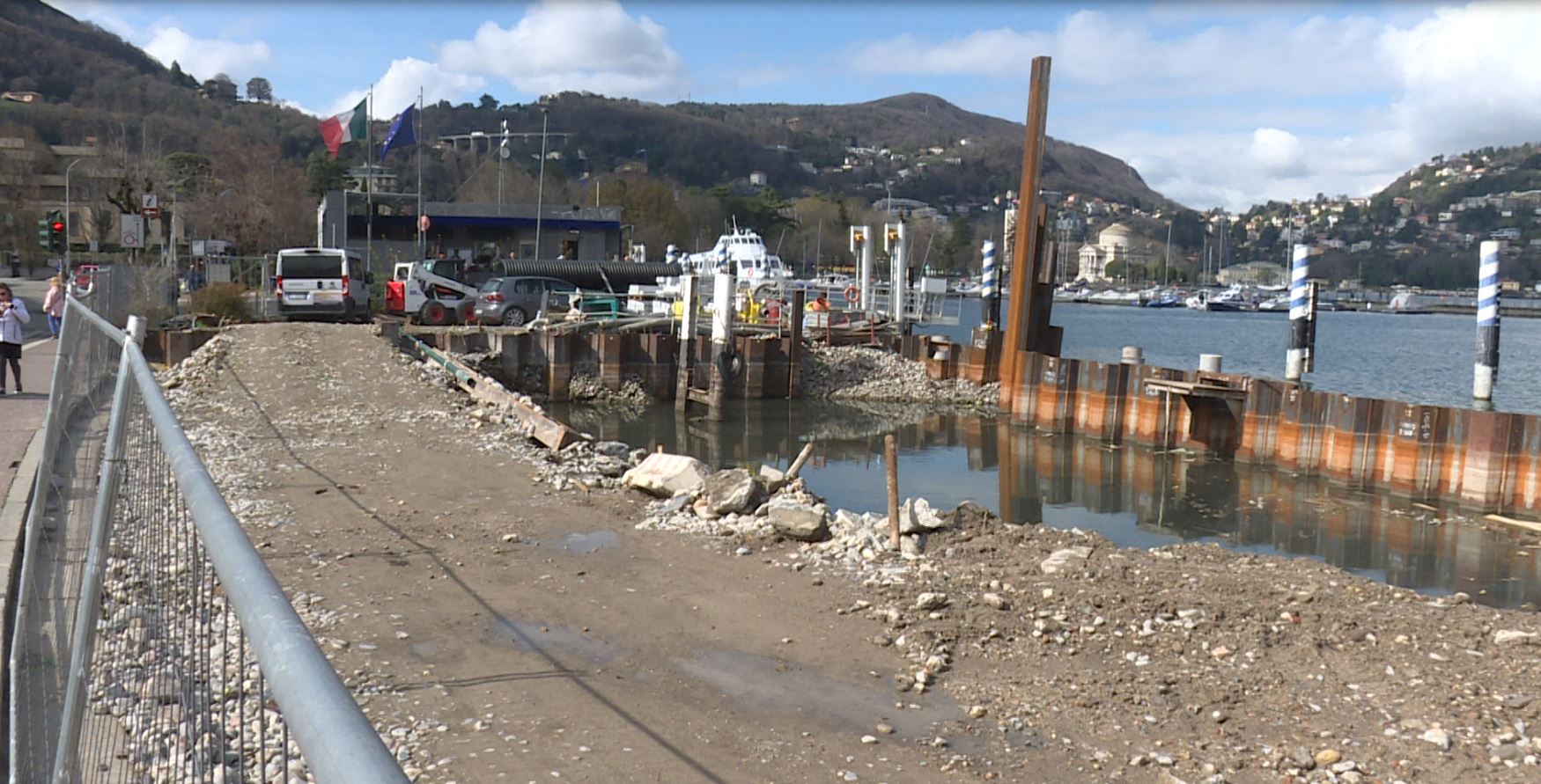 Cantiere paratie del lungolago di Como. La consegna di piazza Cavour slitta di un mese