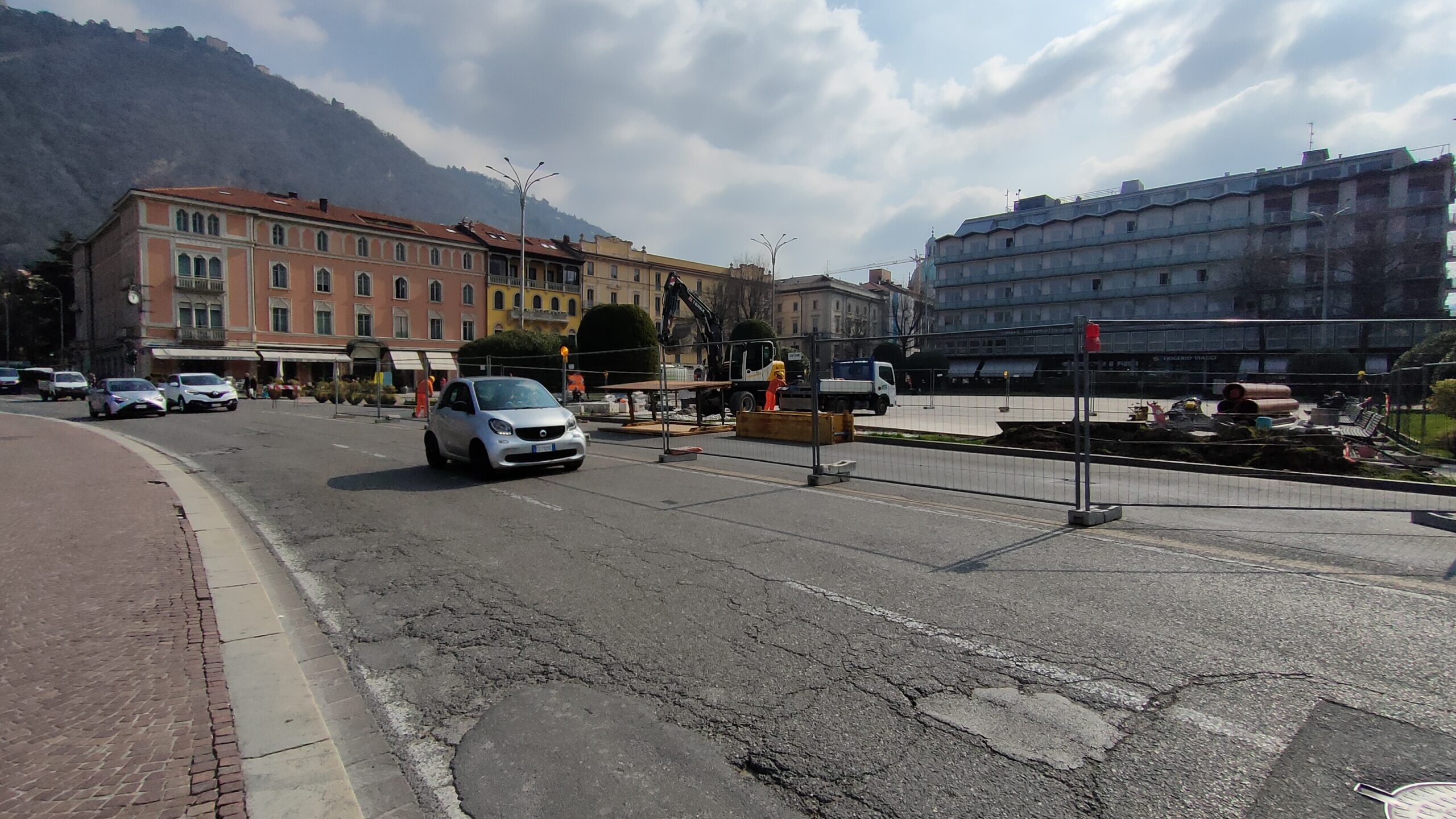 Corsie ridotte sul lungolago per i lavori delle paratie. Modifiche anche ai bus