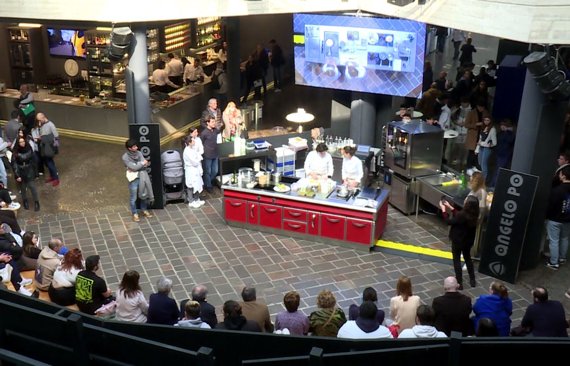 RistorExpo, domani l’ultimo giorno. Oggi folla per la pizza di Sorbillo