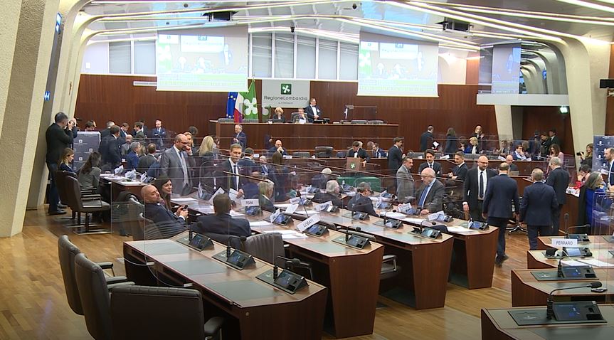 Oggi la prima seduta del Consiglio regionale, le voci dei cinque comaschi al Pirellone