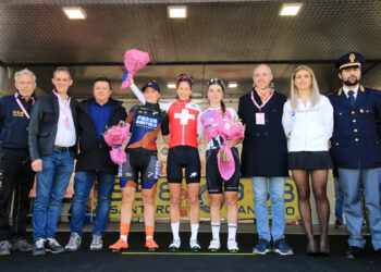Il podio con Cristina Tonetti, portacolori Top Girls-Fassa Bortolo (foto Flaviano Ossola)
