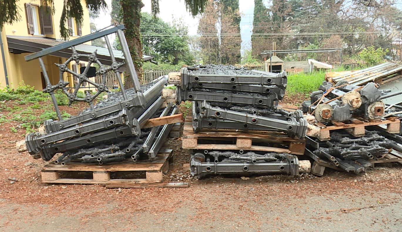 I parapetti storici stoccati in un magazzino comunale. Il sindaco: “Saranno valorizzati”