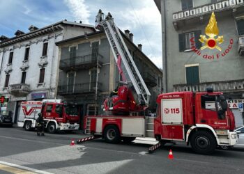 Incendio in una canna fumaria a Como