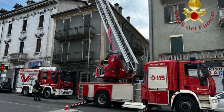 Incendio in una canna fumaria a Como