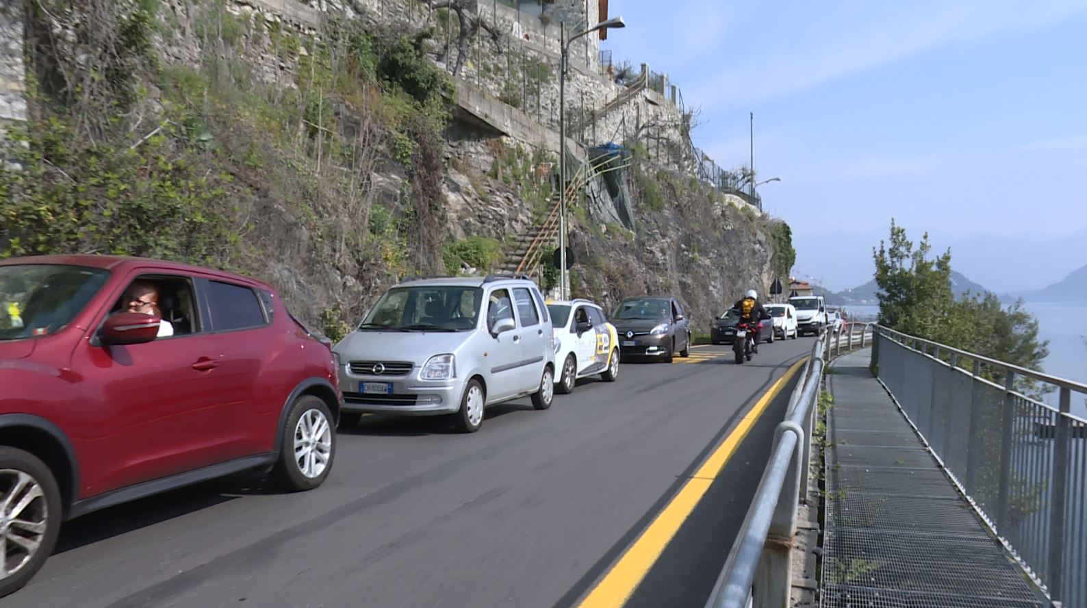 Variante della Tremezzina, altri cinque anni di lavori. I residenti: “Da sempre abituati ai disagi del traffico”